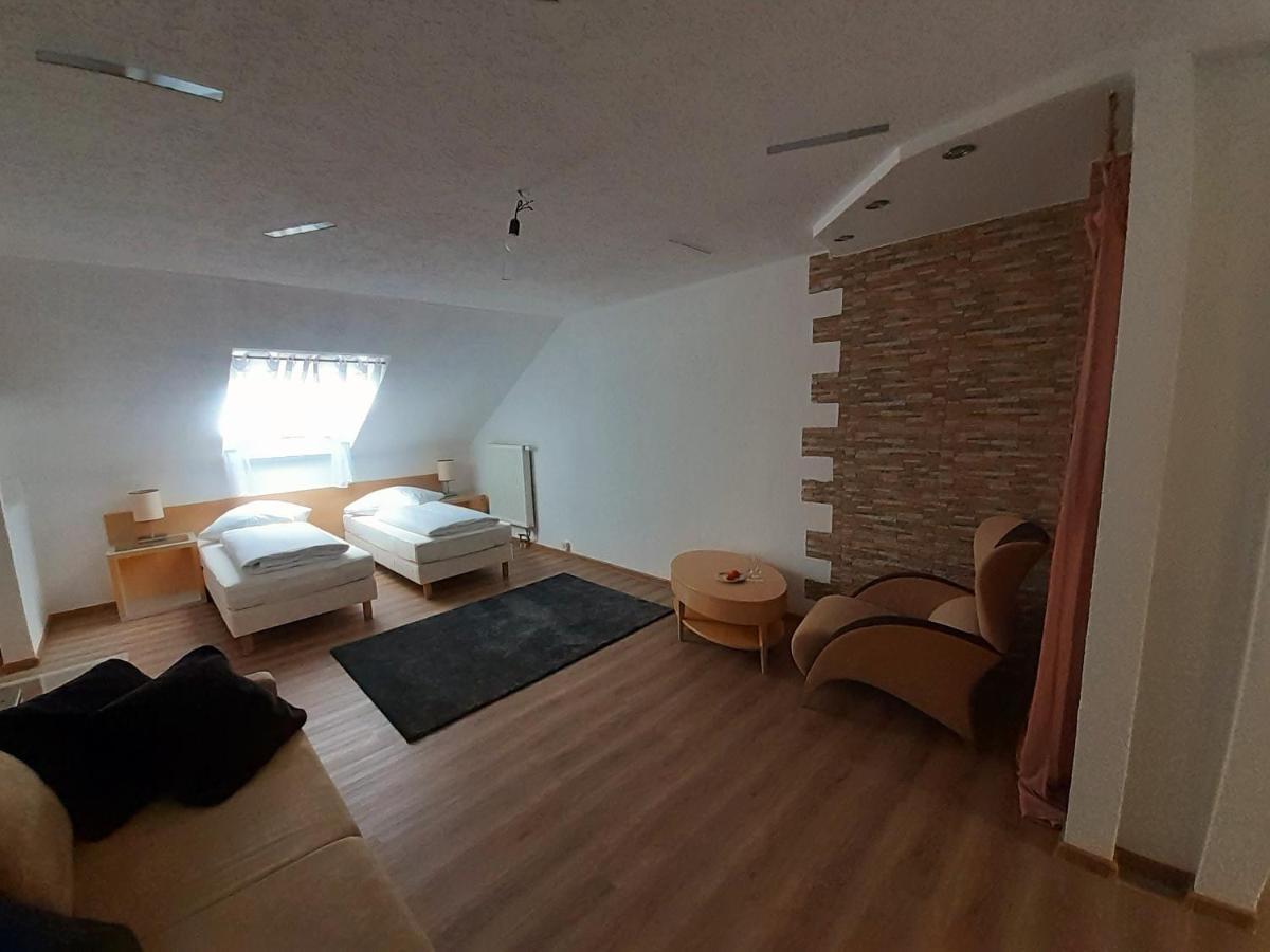 Apartment City Metzingen Ройтлинген Экстерьер фото